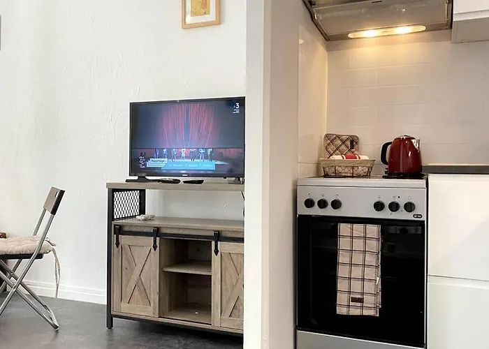 Studio Balcon, Centre Ville, Proximite Plages, Commerces, Restaurants, Musees...