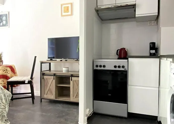 Studio Balcon, Centre Ville, Proximite Plages, Commerces, Restaurants, Musees...