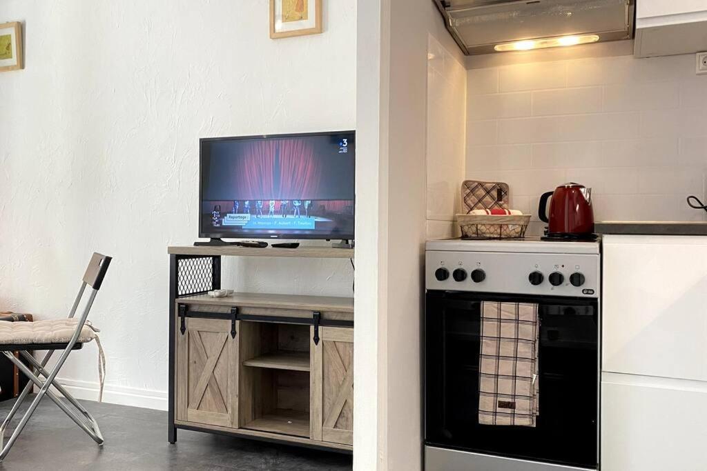 Appartement Balcon, Centre Ville, Proximite Plages, Commerces, Restaurants, Musees... Antibes