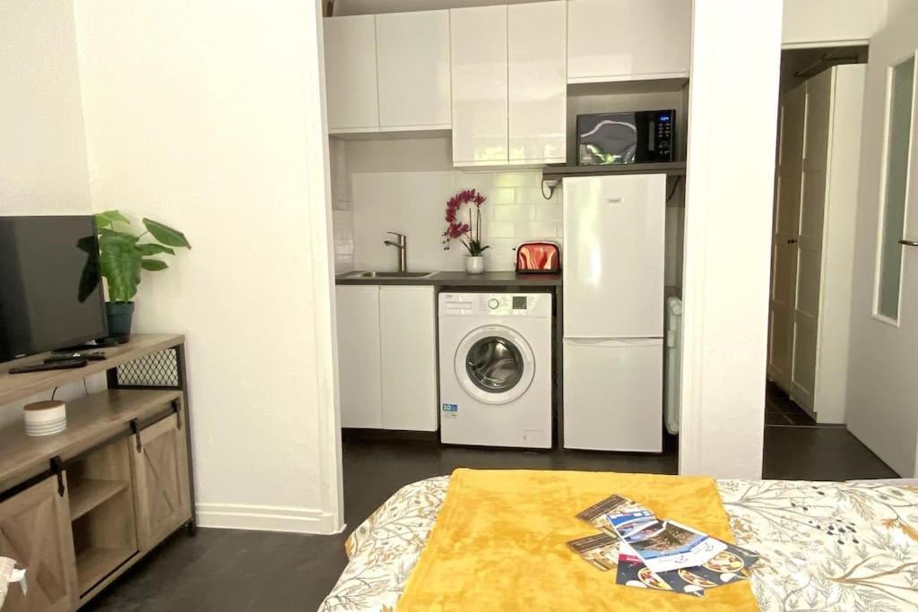 Appartement Balcon, Centre Ville, Proximite Plages, Commerces, Restaurants, Musees...