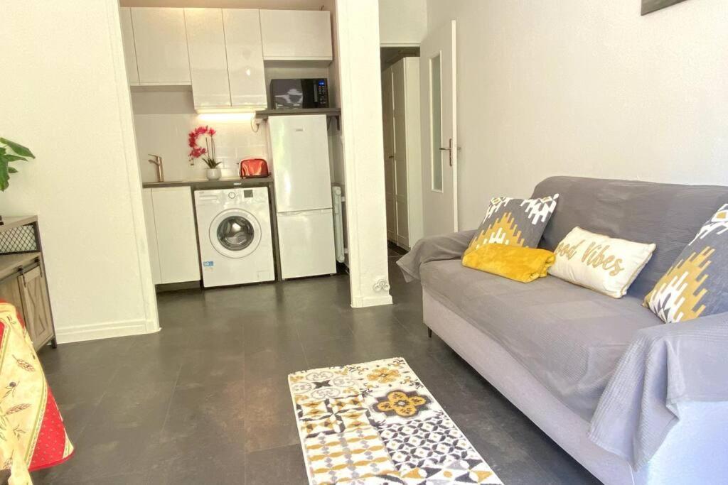 Appartement Balcon, Centre Ville, Proximite Plages, Commerces, Restaurants, Musees... Antibes