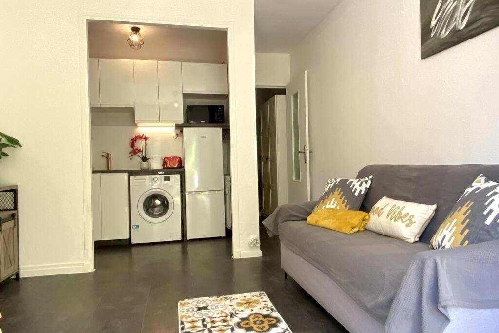 Appartement Balcon, Centre Ville, Proximite Plages, Commerces, Restaurants, Musees...