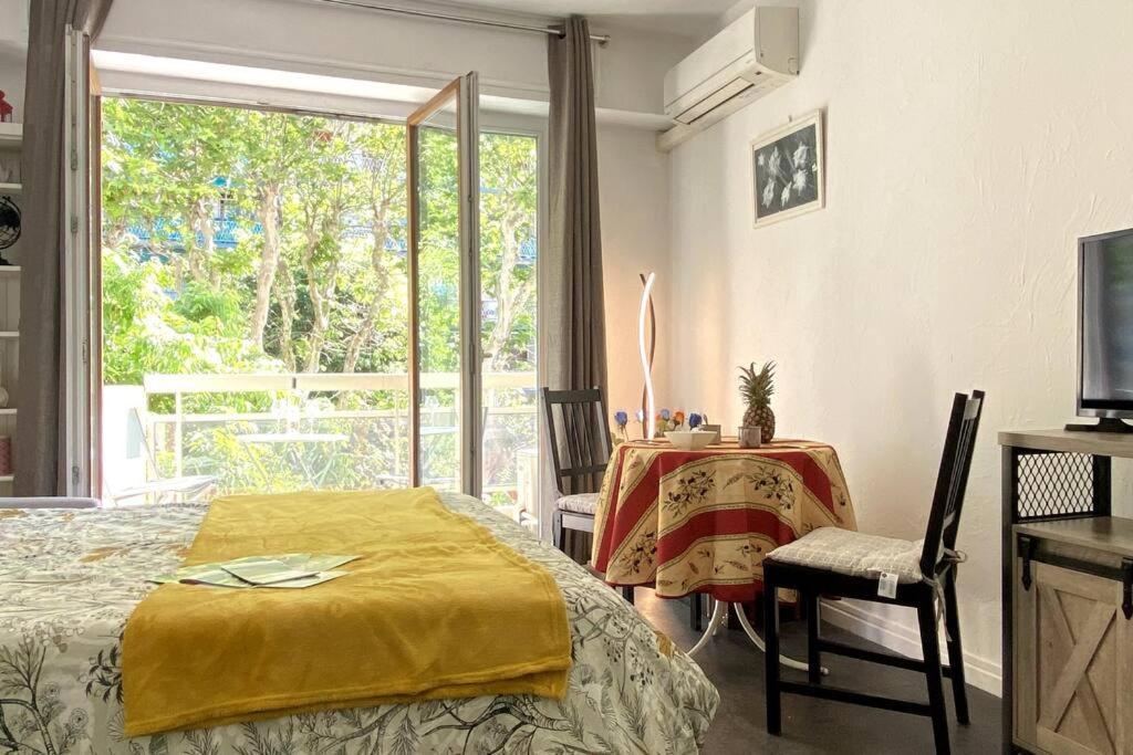 Appartement Balcon, Centre Ville, Proximite Plages, Commerces, Restaurants, Musees... *
