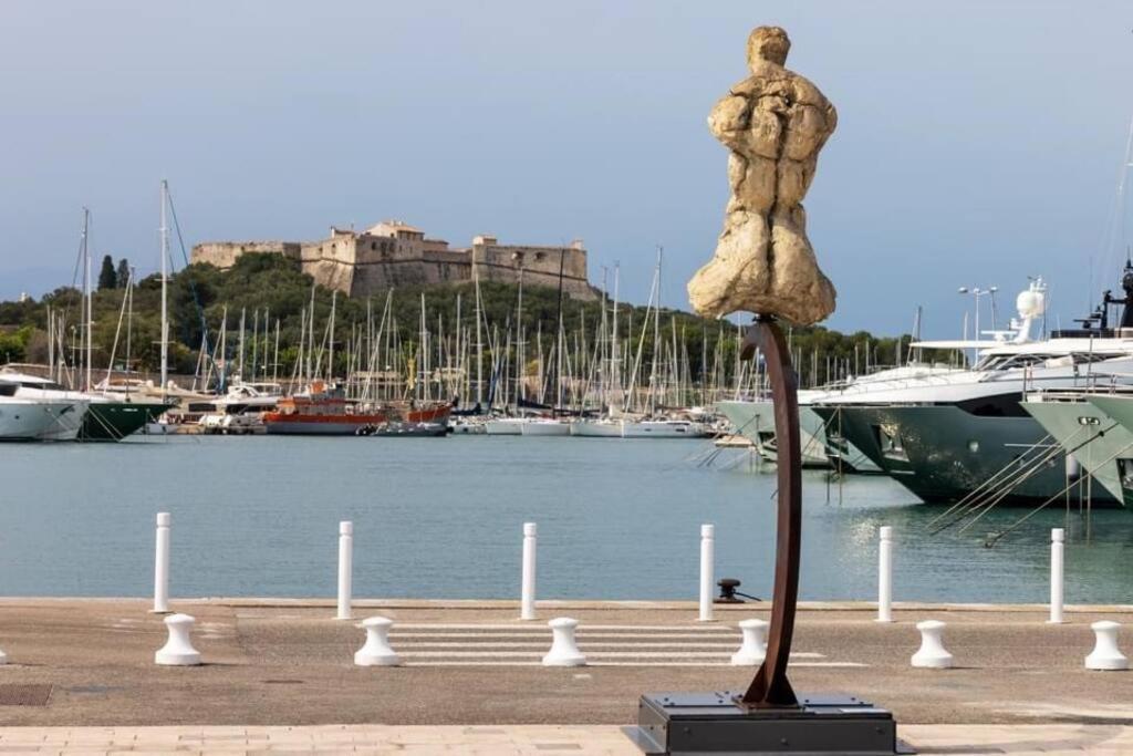 Appartement Balcon, Centre Ville, Proximite Plages, Commerces, Restaurants, Musees...