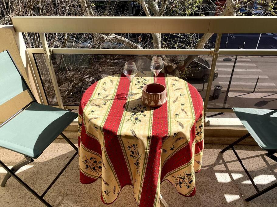 Balcon, Centre Ville, Proximite Plages, Commerces, Restaurants, Musees... Appartement *